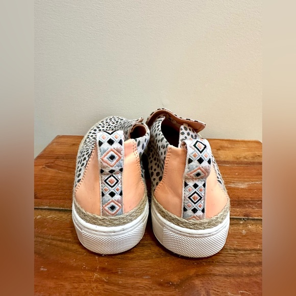 Hey Dude Women’s Peyton Cheetah Beige Slip On Shoes Size 10 - Picture 2 of 7